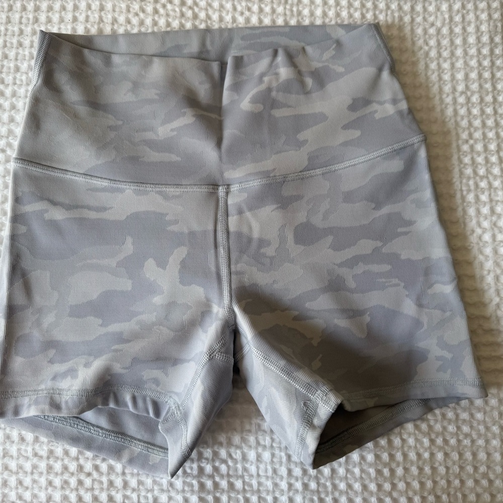 Lululemon Wunder Train High-Rise Short 4”